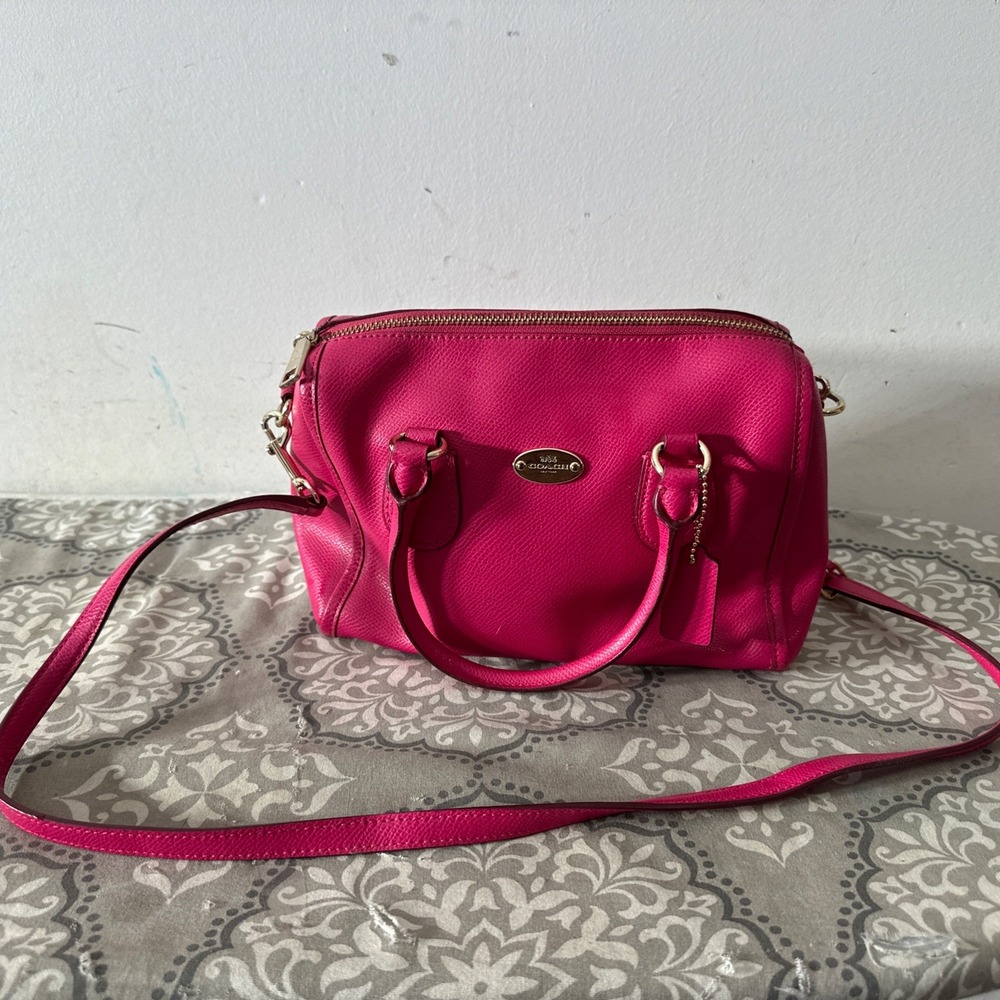 COACH Crossgrain Leather Mini Bennett crossbody Purse Bag in Cranberry Pink